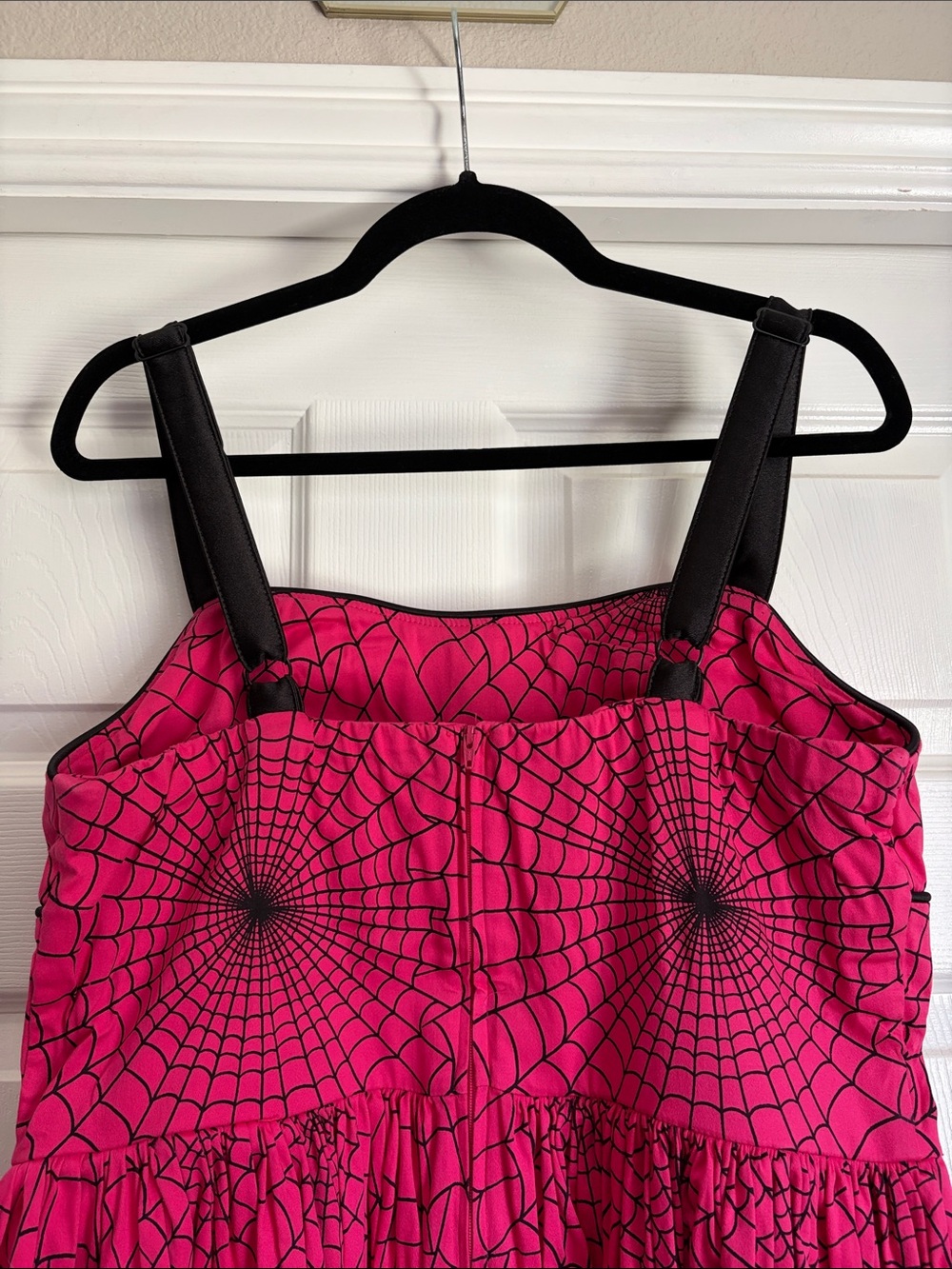 1950S SWING SUNDRESS AND SCARF IN HOT PINK SPIDER WEB PRINT - Picture 6 of 9